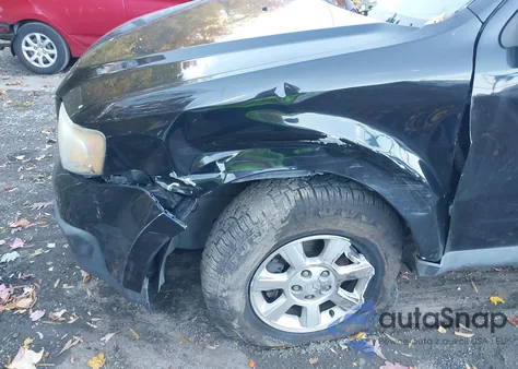 2010 Mazda Tribute I Sport из США, поврежденный, VIN 4F2CY0C70AKM00127